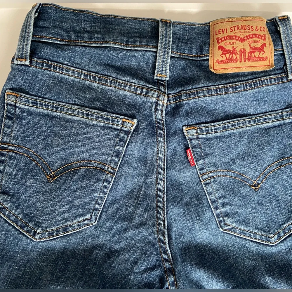 Levis High Rise Slim Straight Jeans Size 24 waist x 30 length - Picture 1 of 3